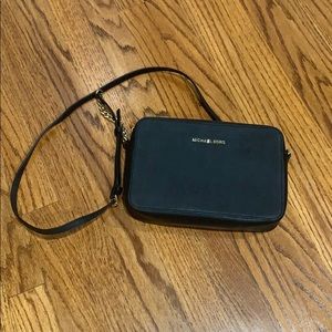 Michale Kors Jet Set Large Crossbody Bag